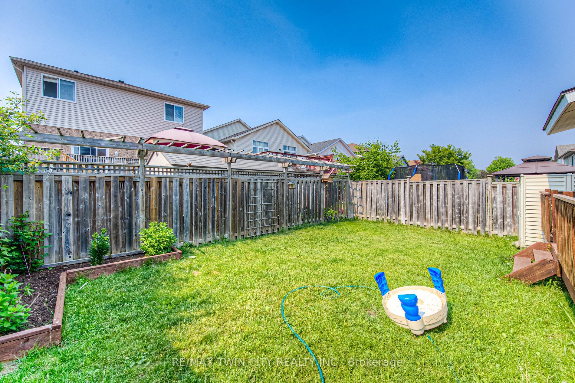 34 Huck Cres