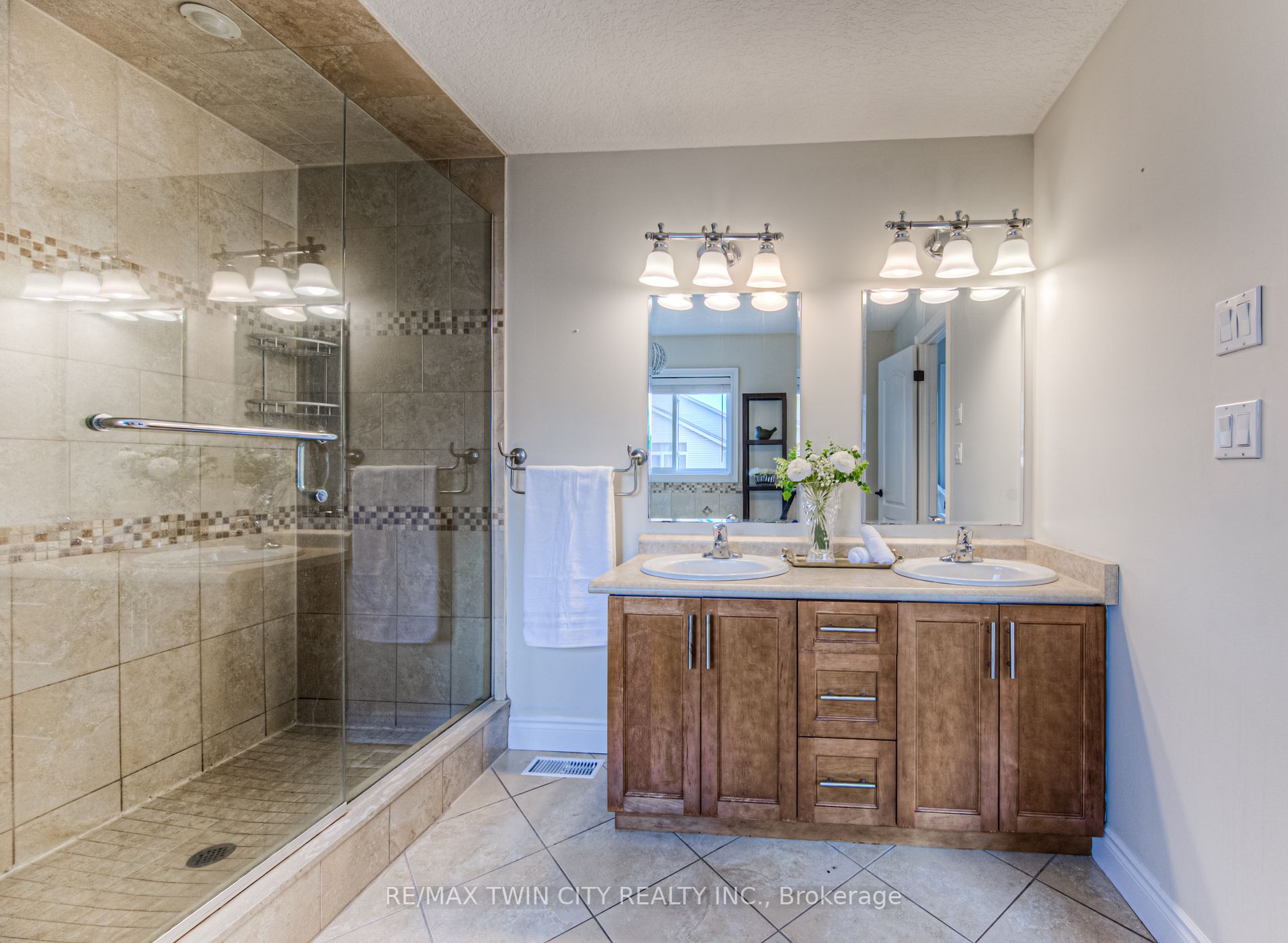 34 Huck Cres