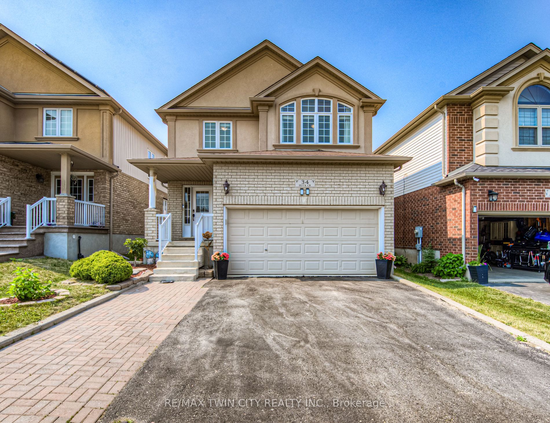34 Huck Cres
