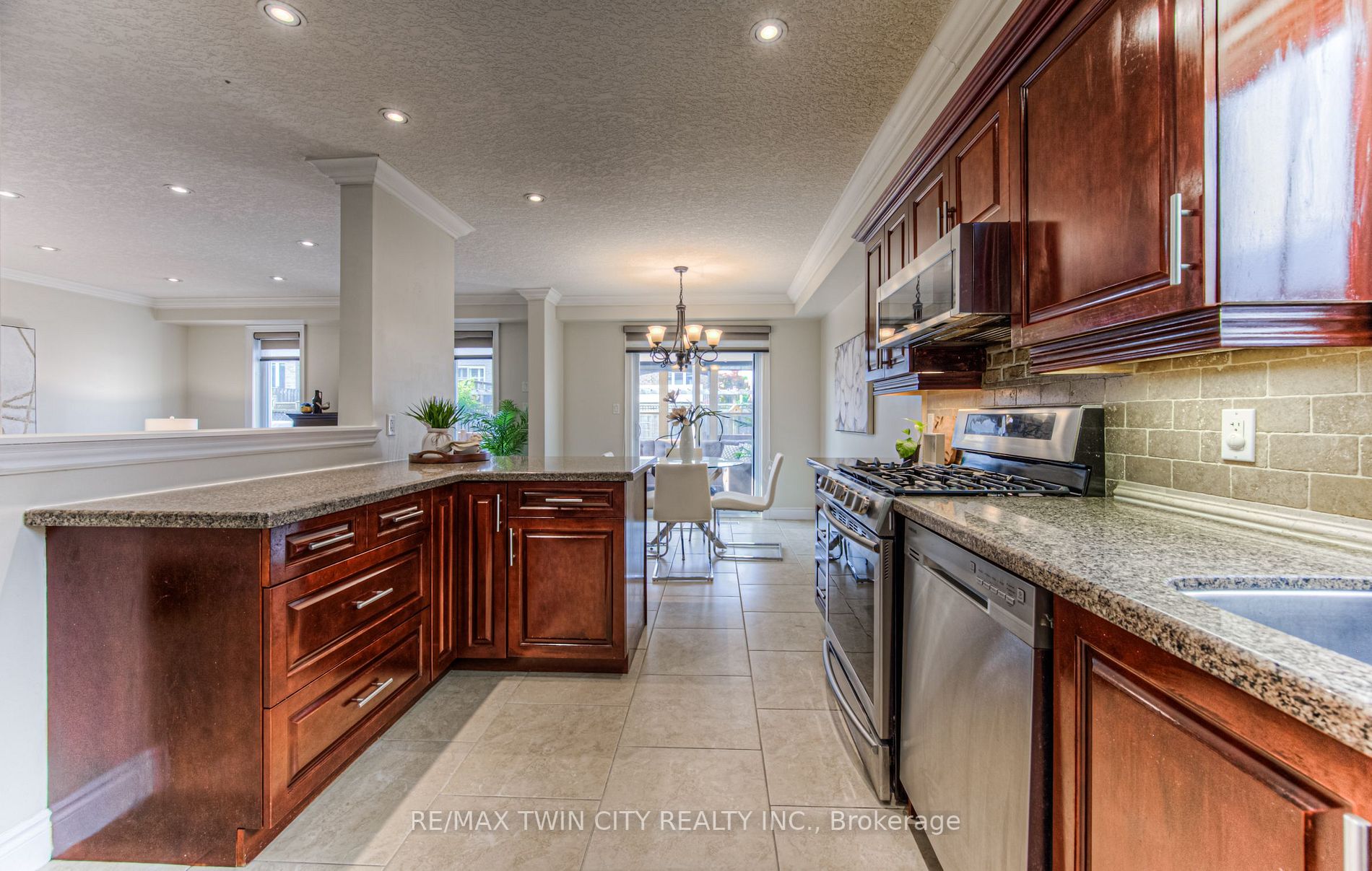 34 Huck Cres