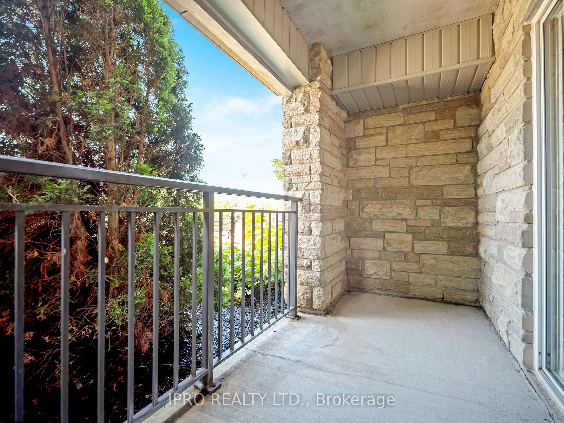 60 Lynnmore St, #111