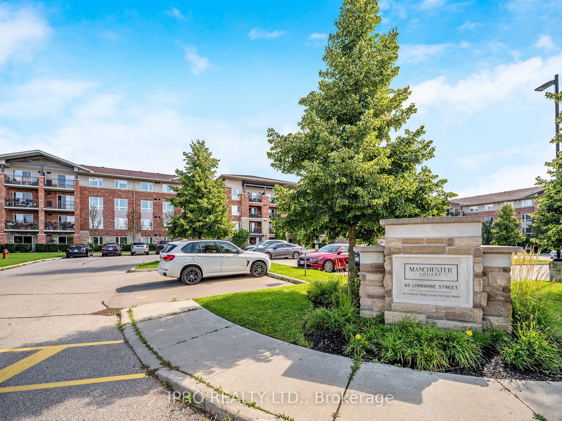 60 Lynnmore St, #111