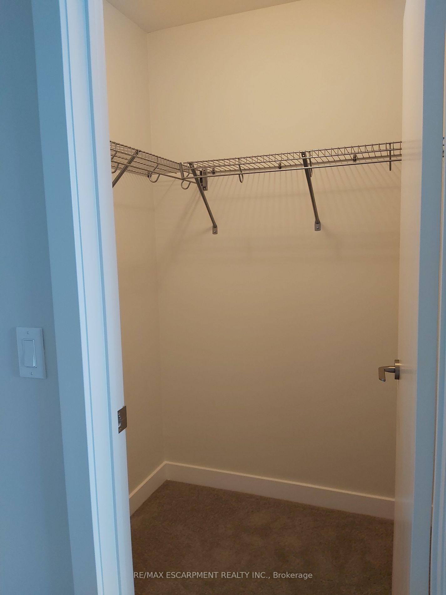 600 North Service Rd, #317