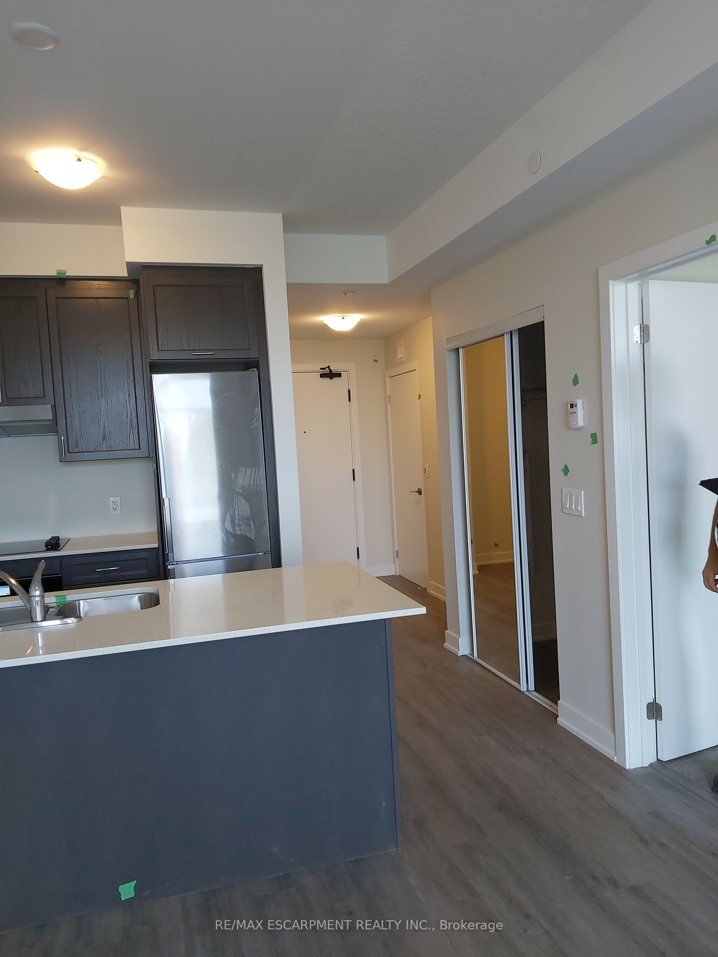 600 North Service Rd, #317