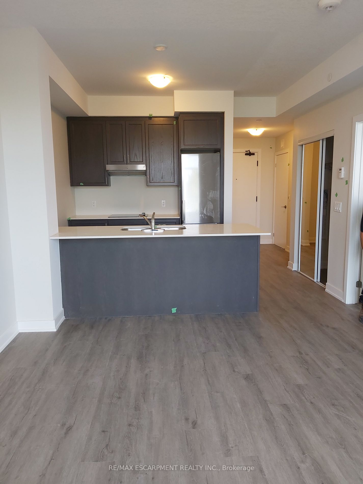 600 North Service Rd, #317