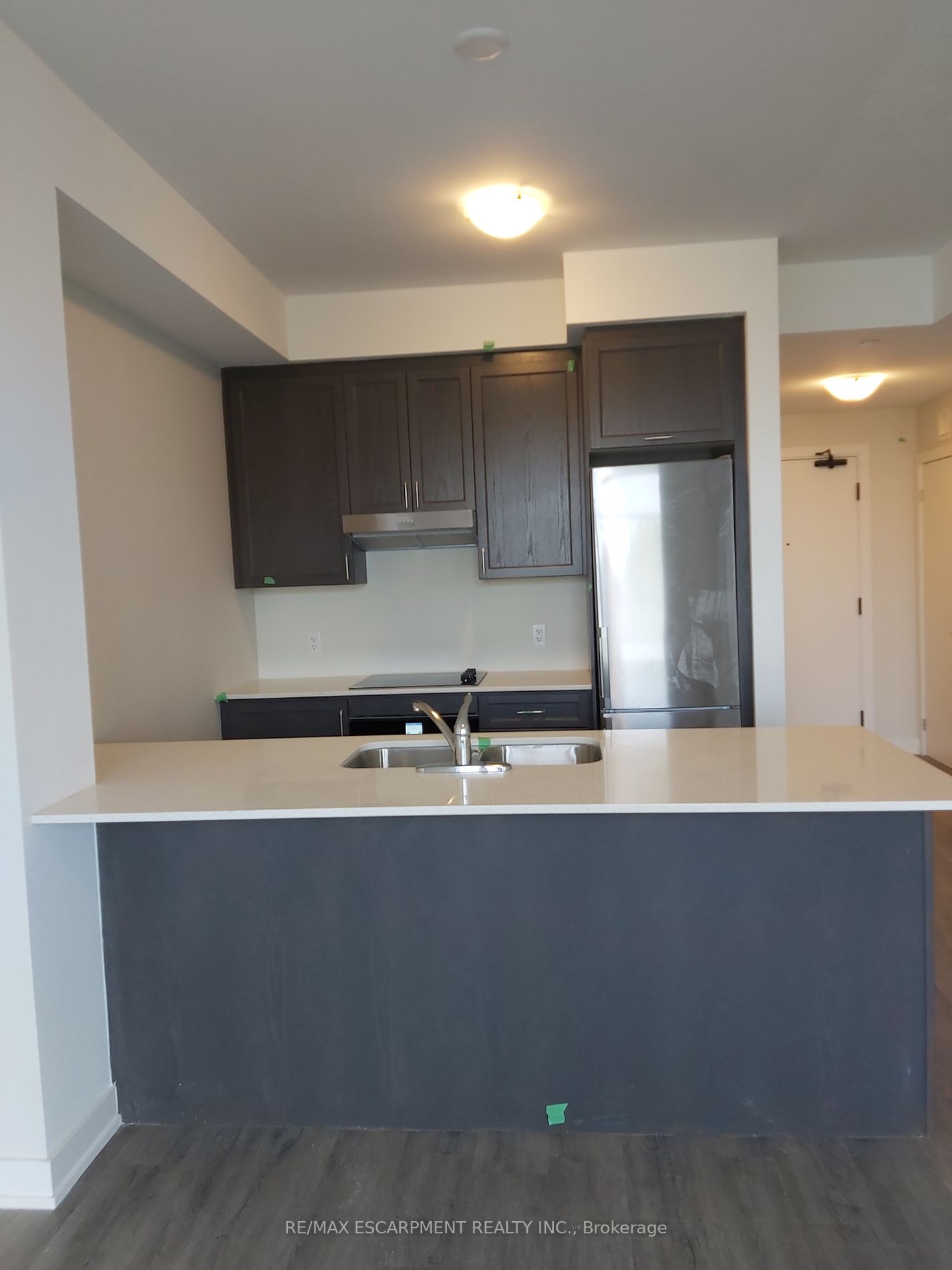 600 North Service Rd, #317