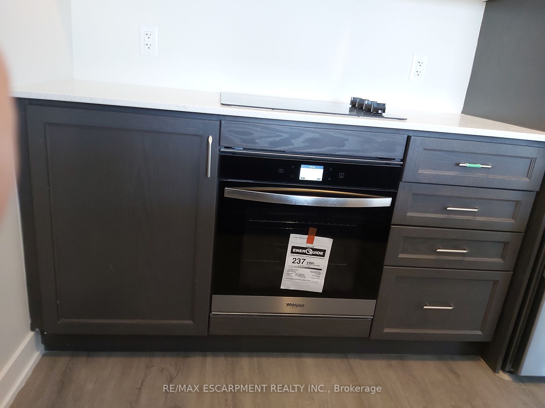 600 North Service Rd, #317