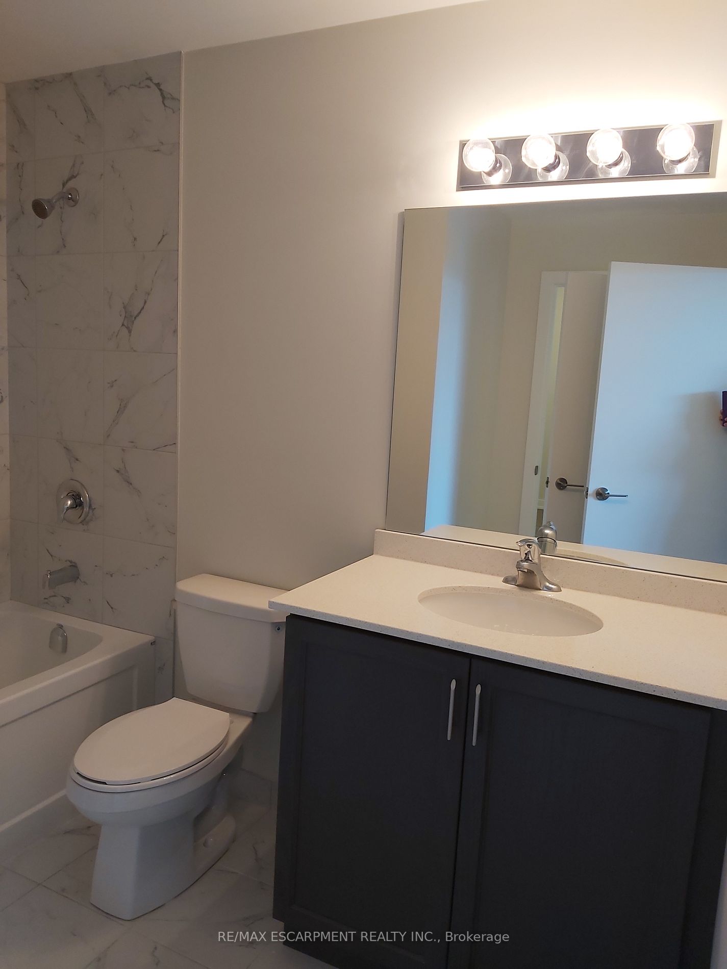 600 North Service Rd, #317