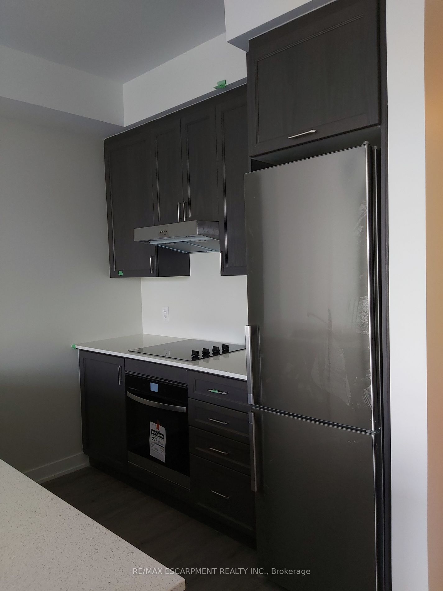 600 North Service Rd, #317