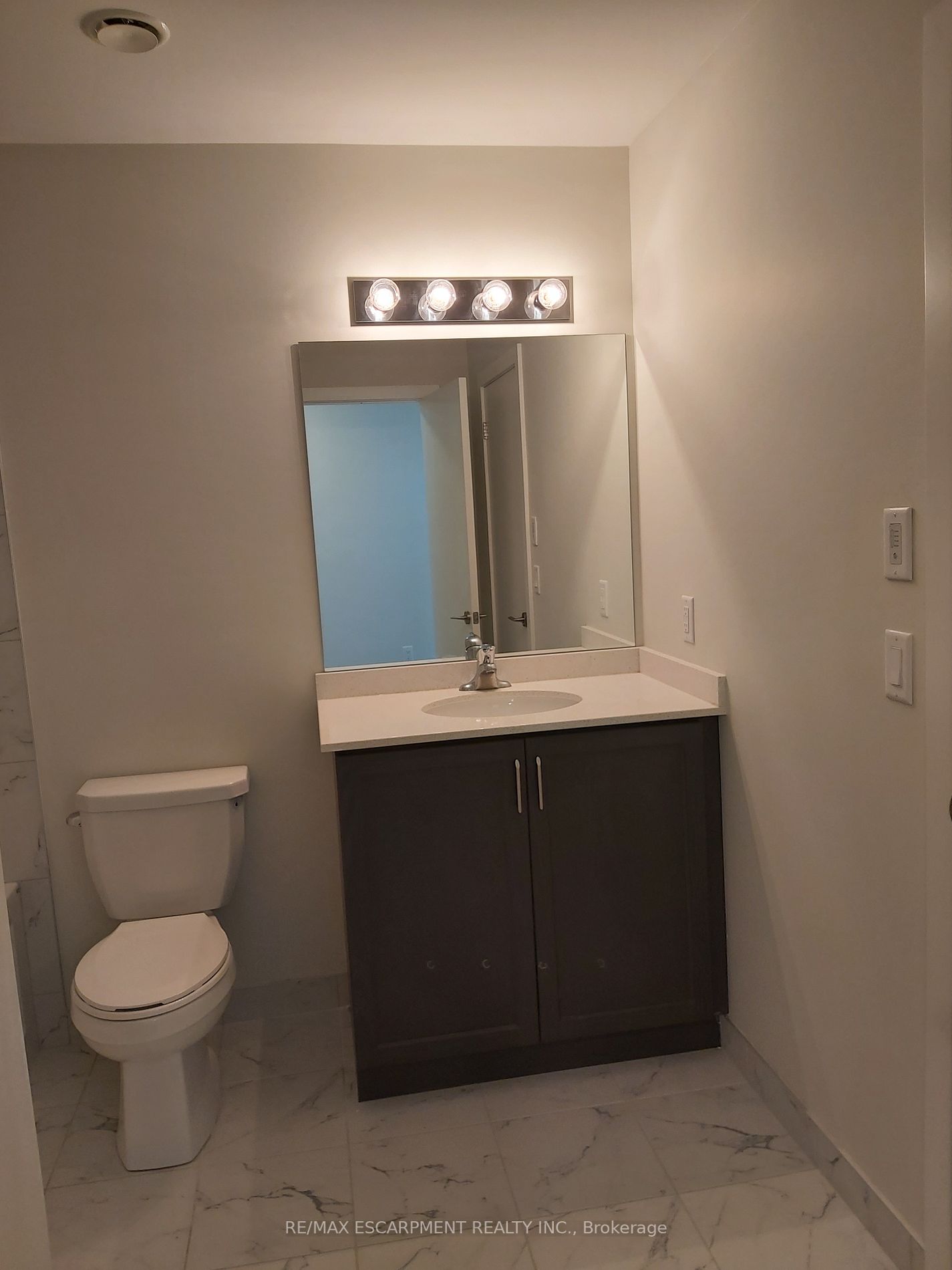600 North Service Rd, #317