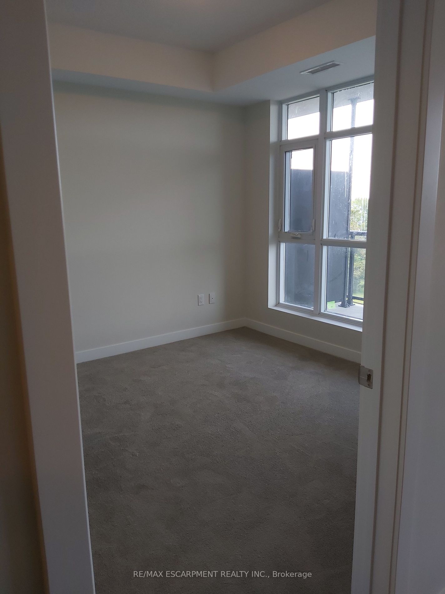 600 North Service Rd, #317