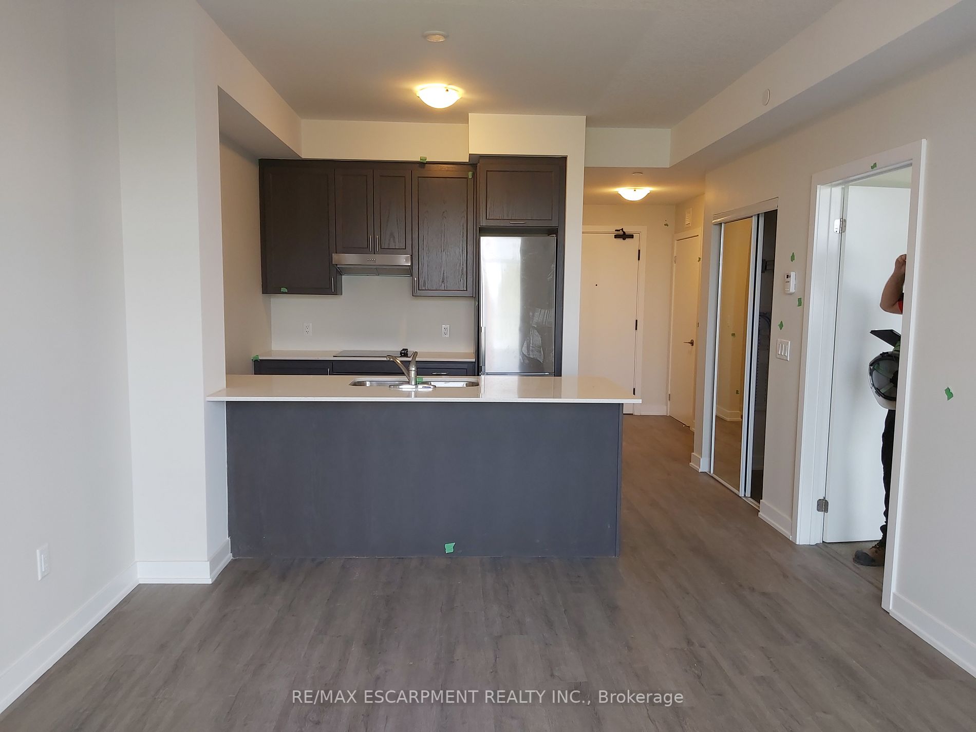 600 North Service Rd, #317