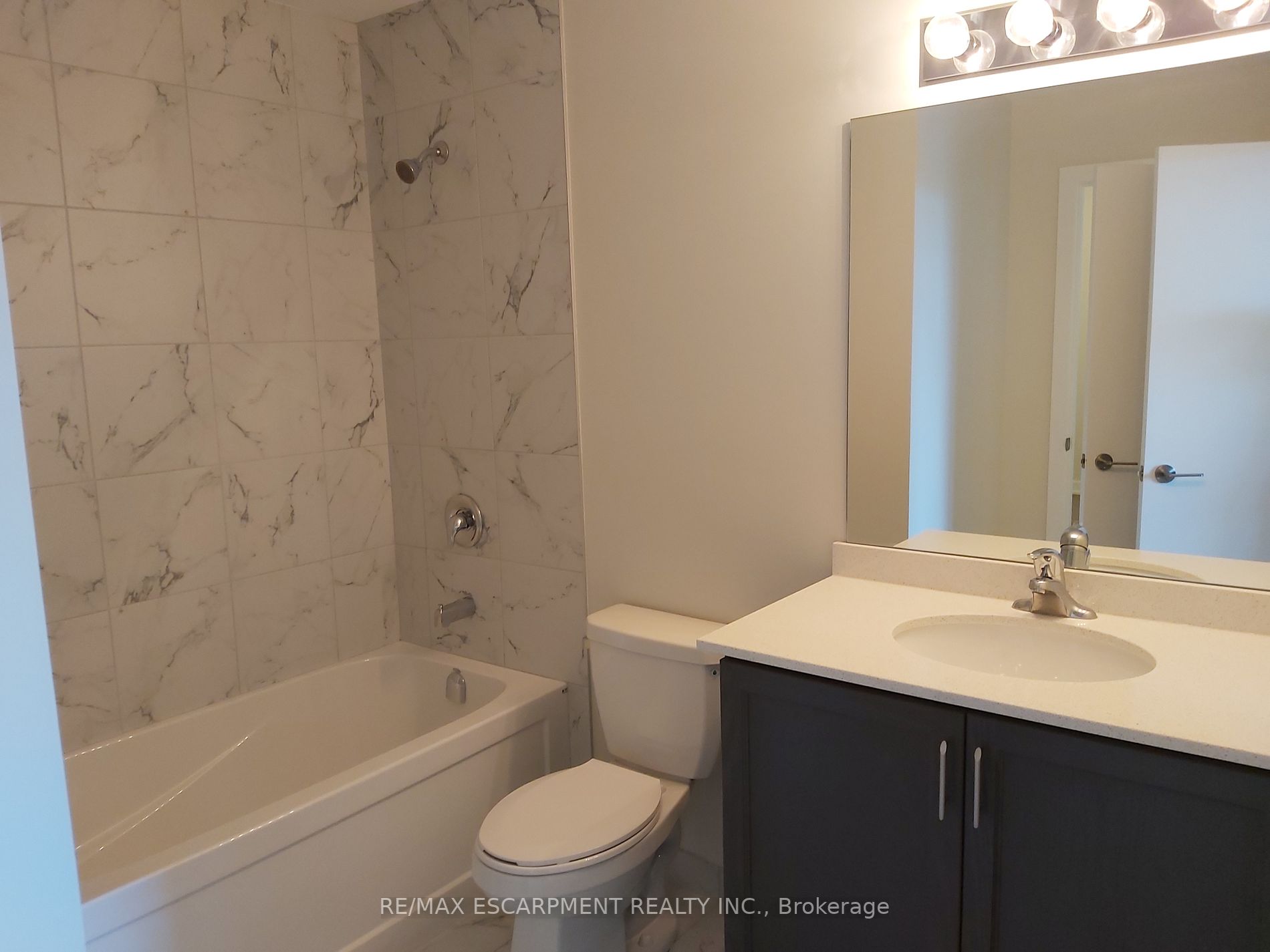 600 North Service Rd, #317