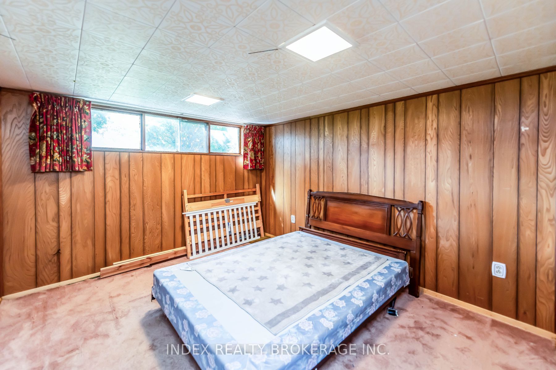 28 Blenheim Dr