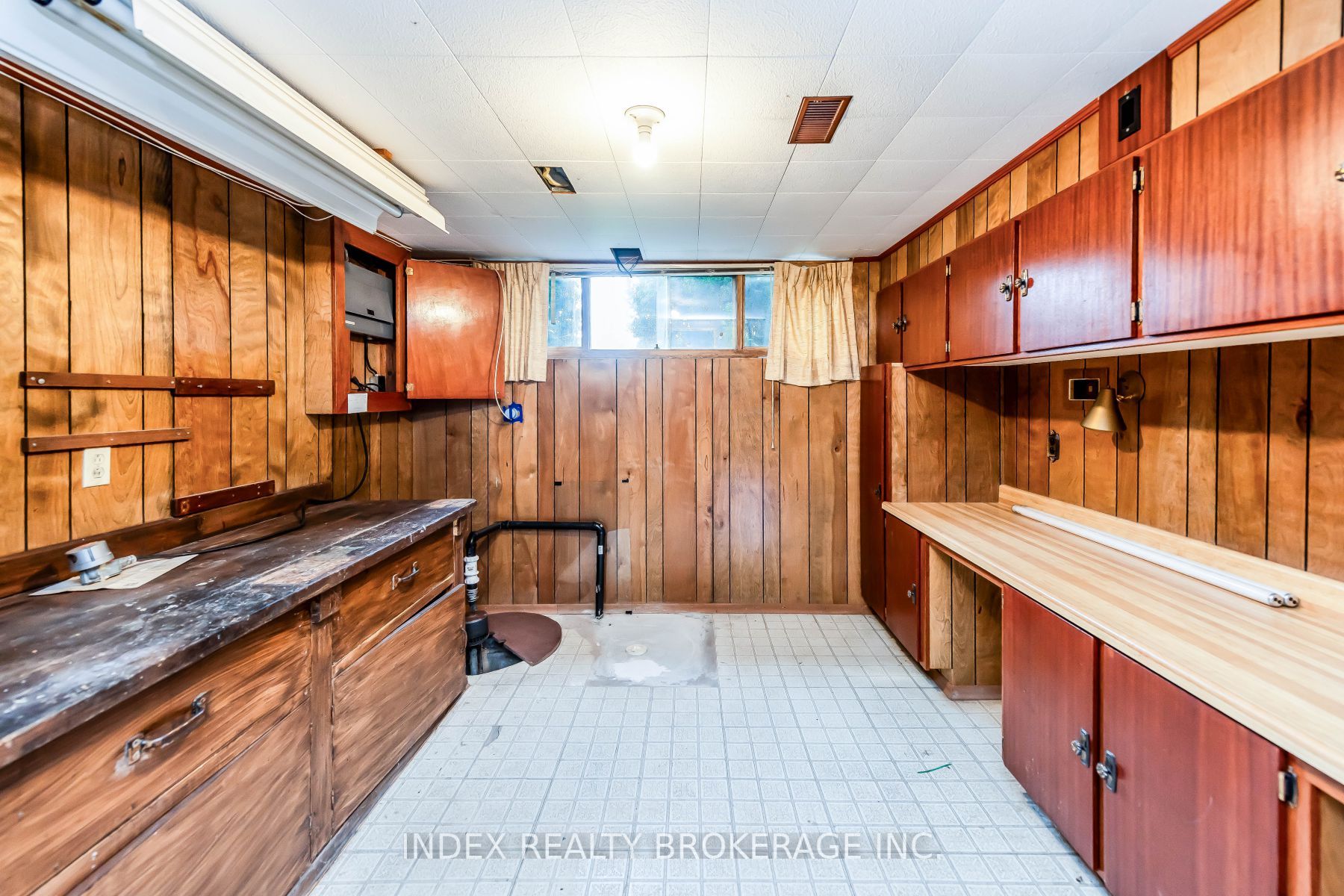 28 Blenheim Dr