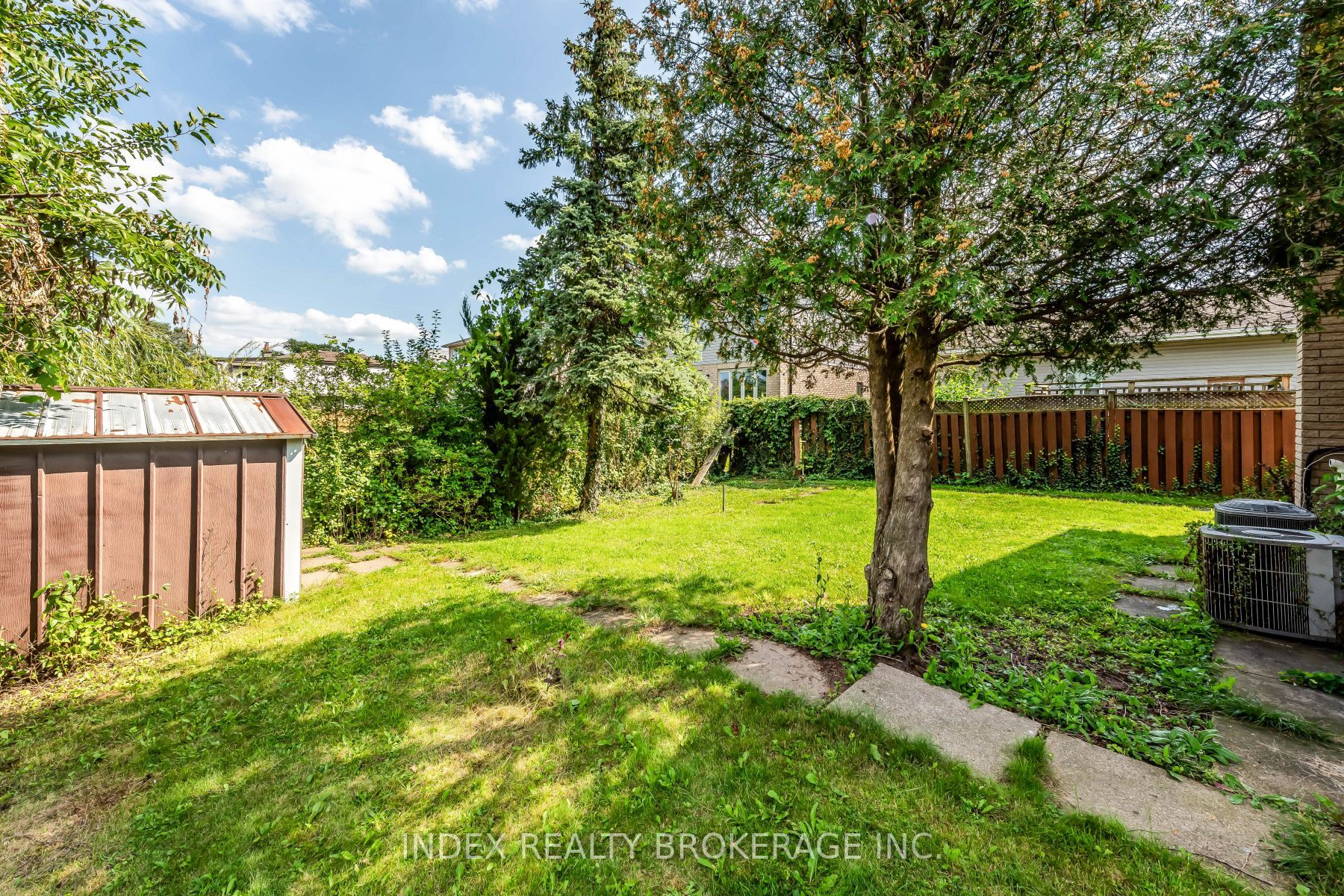 28 Blenheim Dr