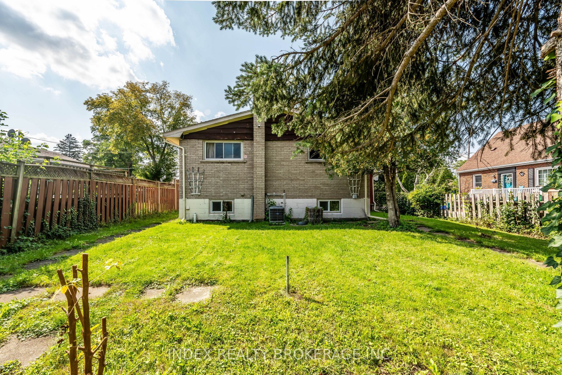 28 Blenheim Dr