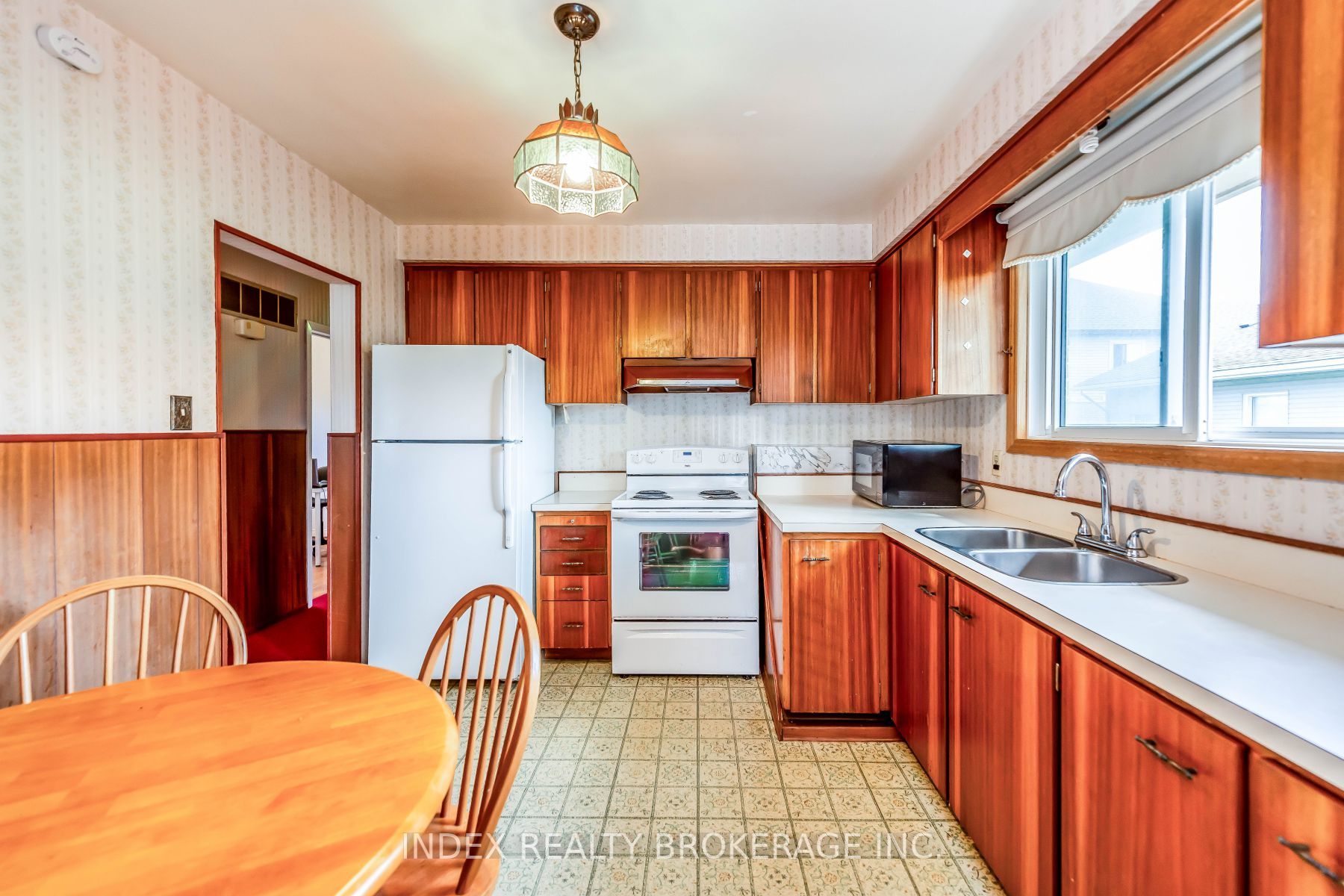 28 Blenheim Dr