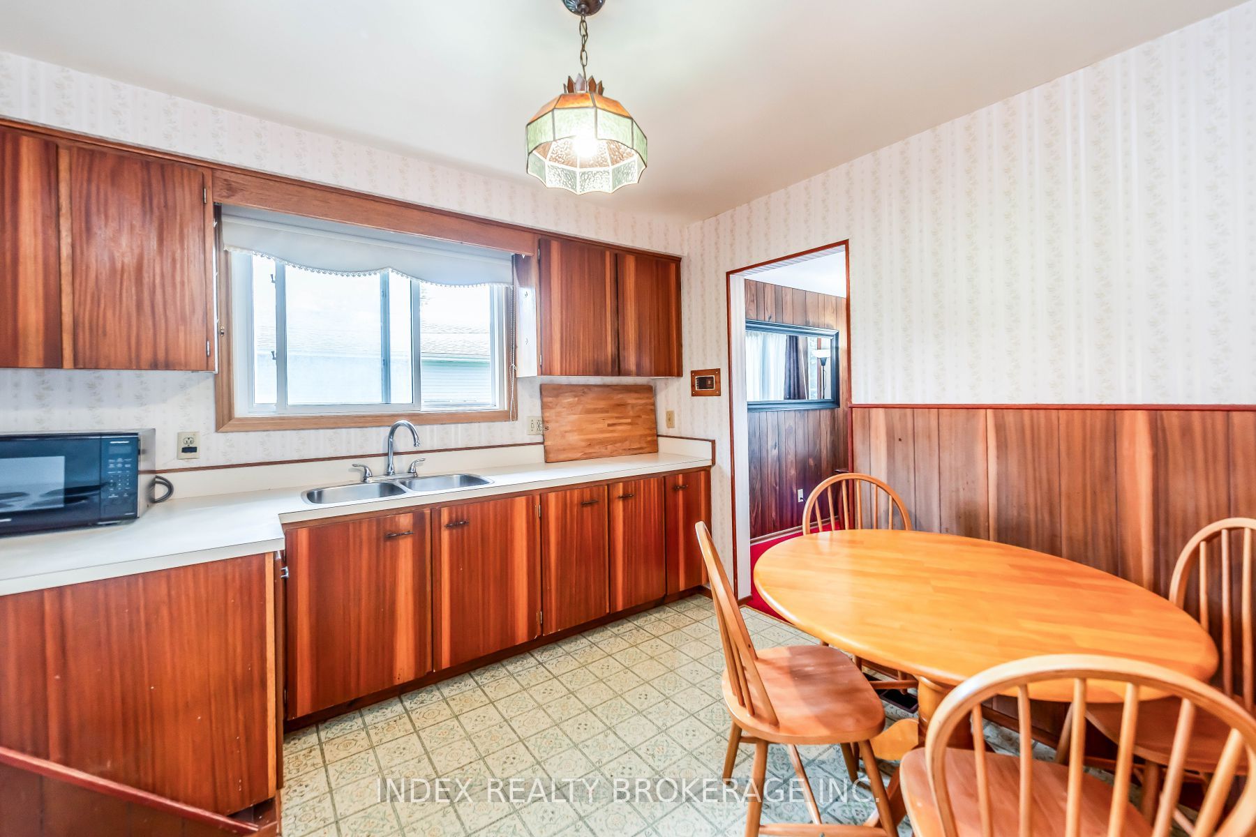 28 Blenheim Dr