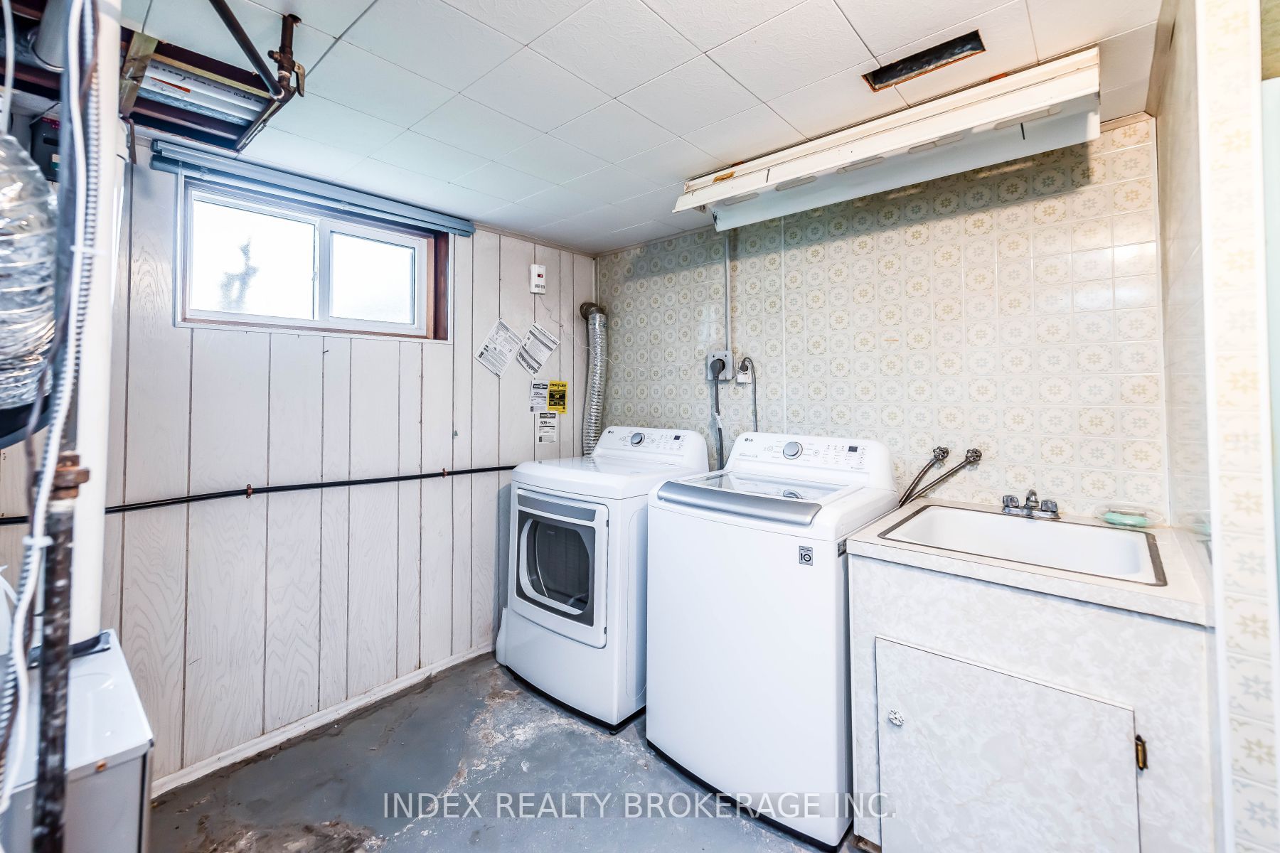 28 Blenheim Dr