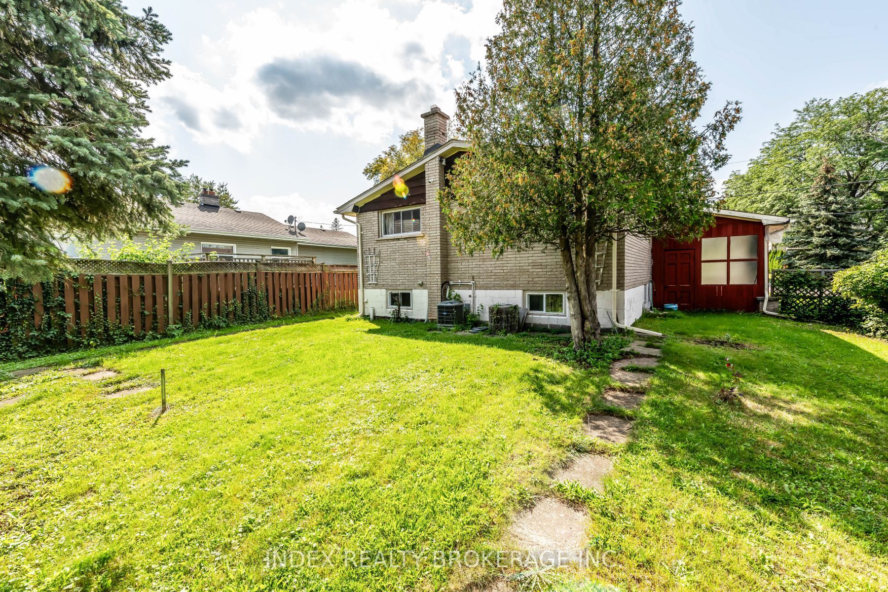 28 Blenheim Dr