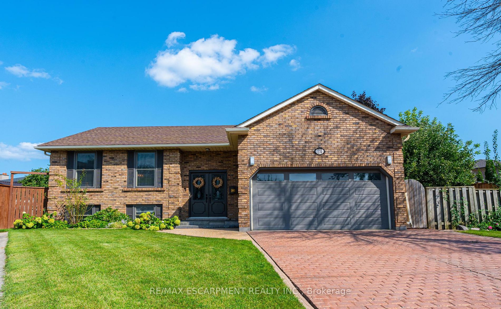 24 Farmingdale Cres