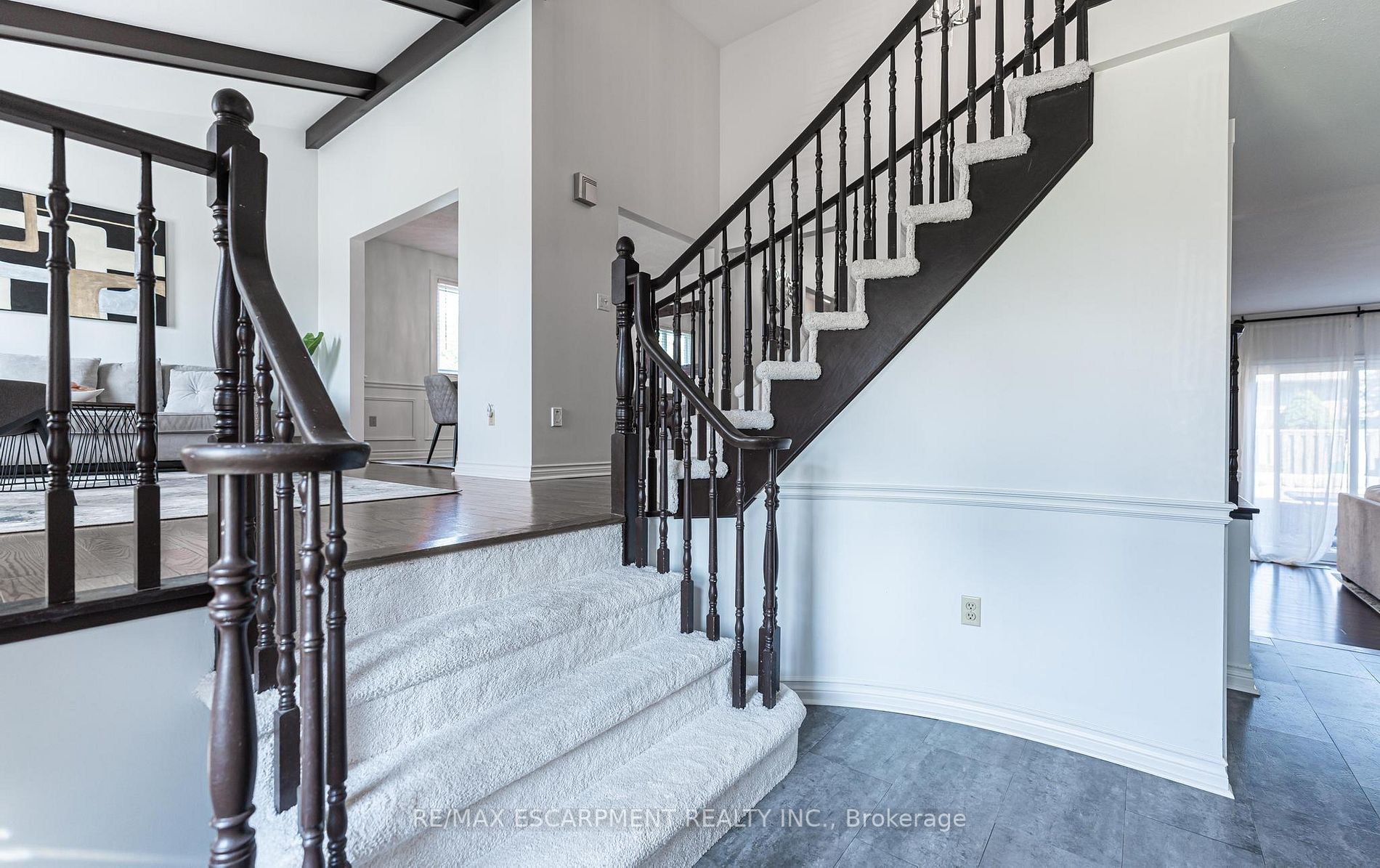 24 Farmingdale Cres