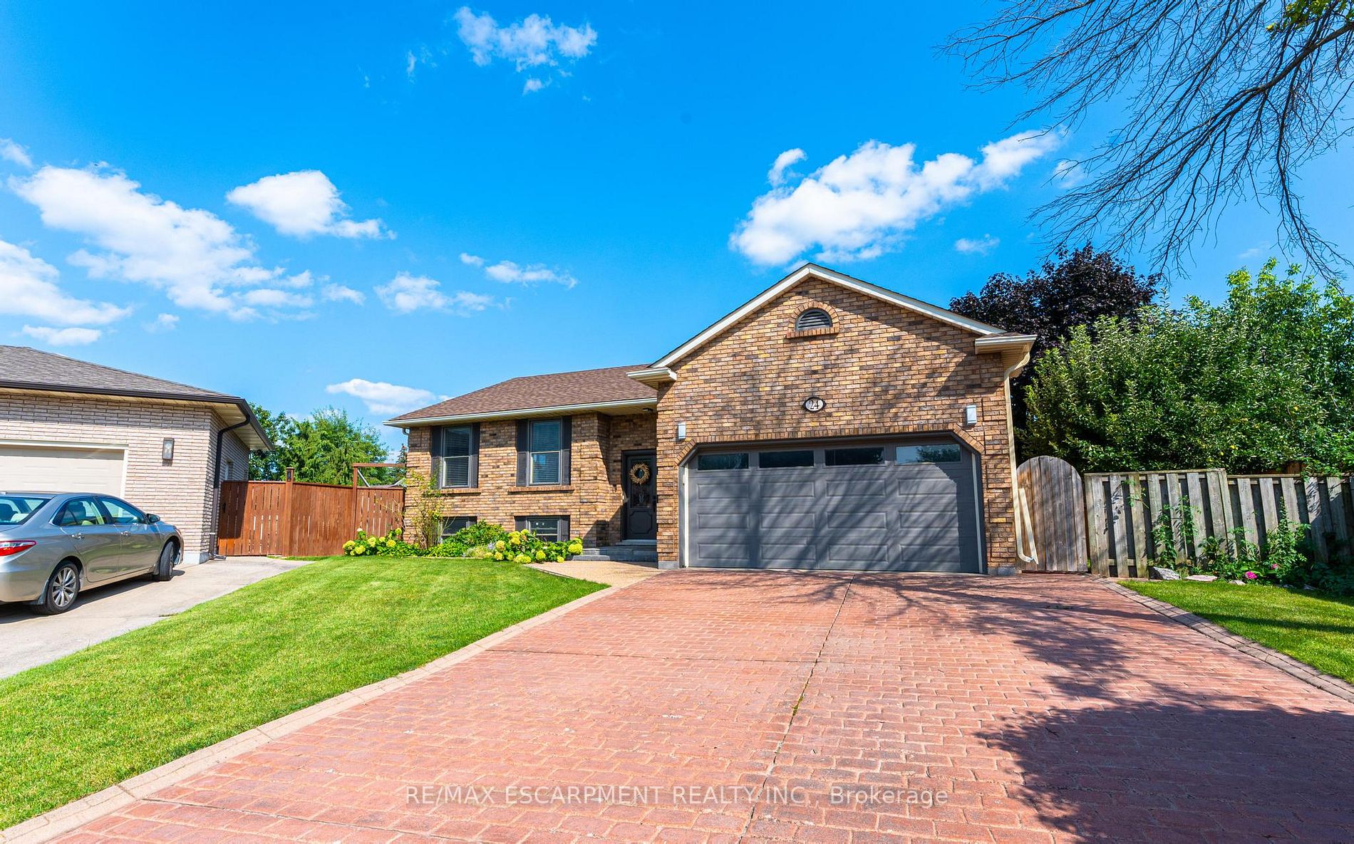 24 Farmingdale Cres