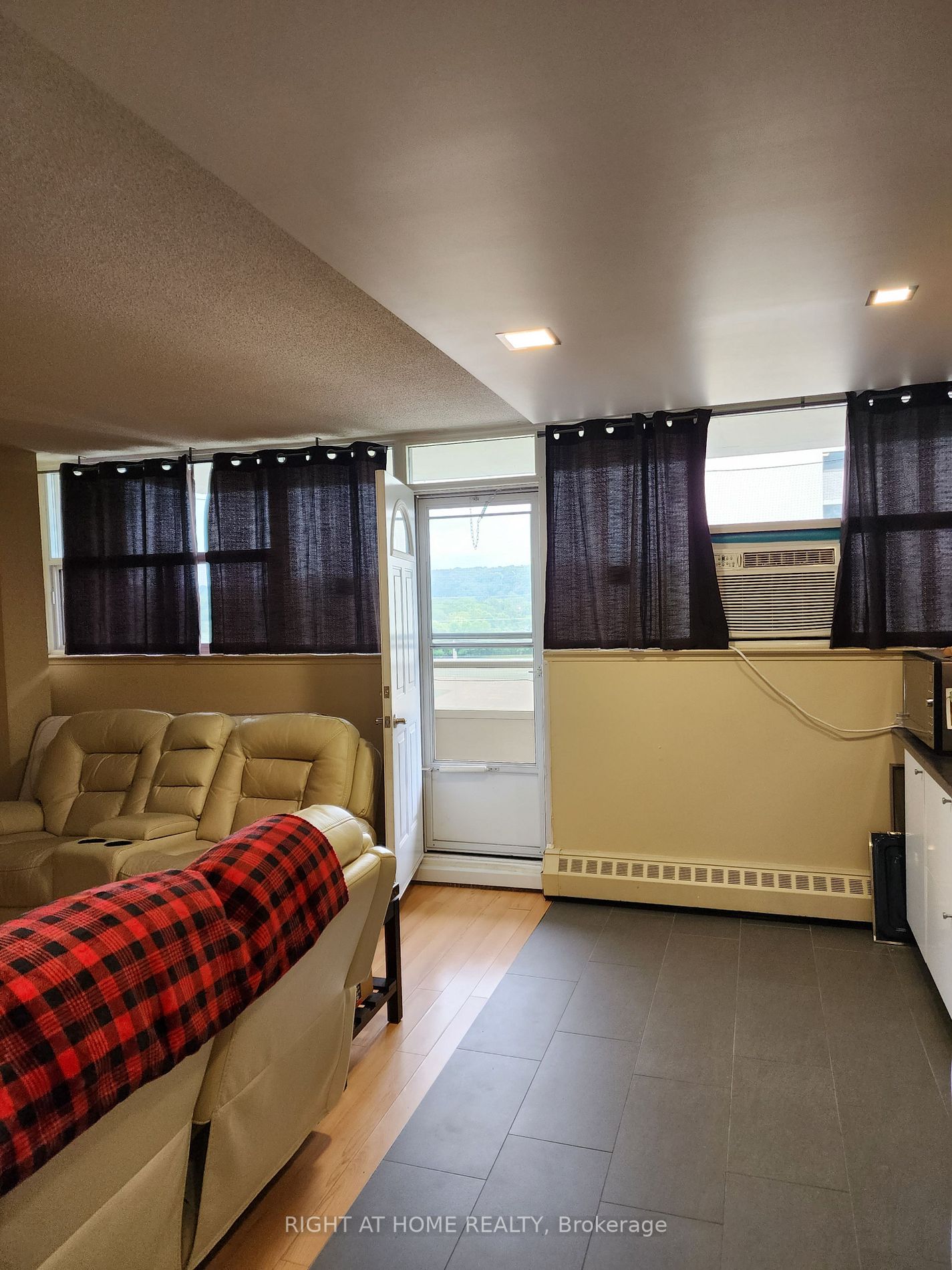 215 Glenridge Ave, #801