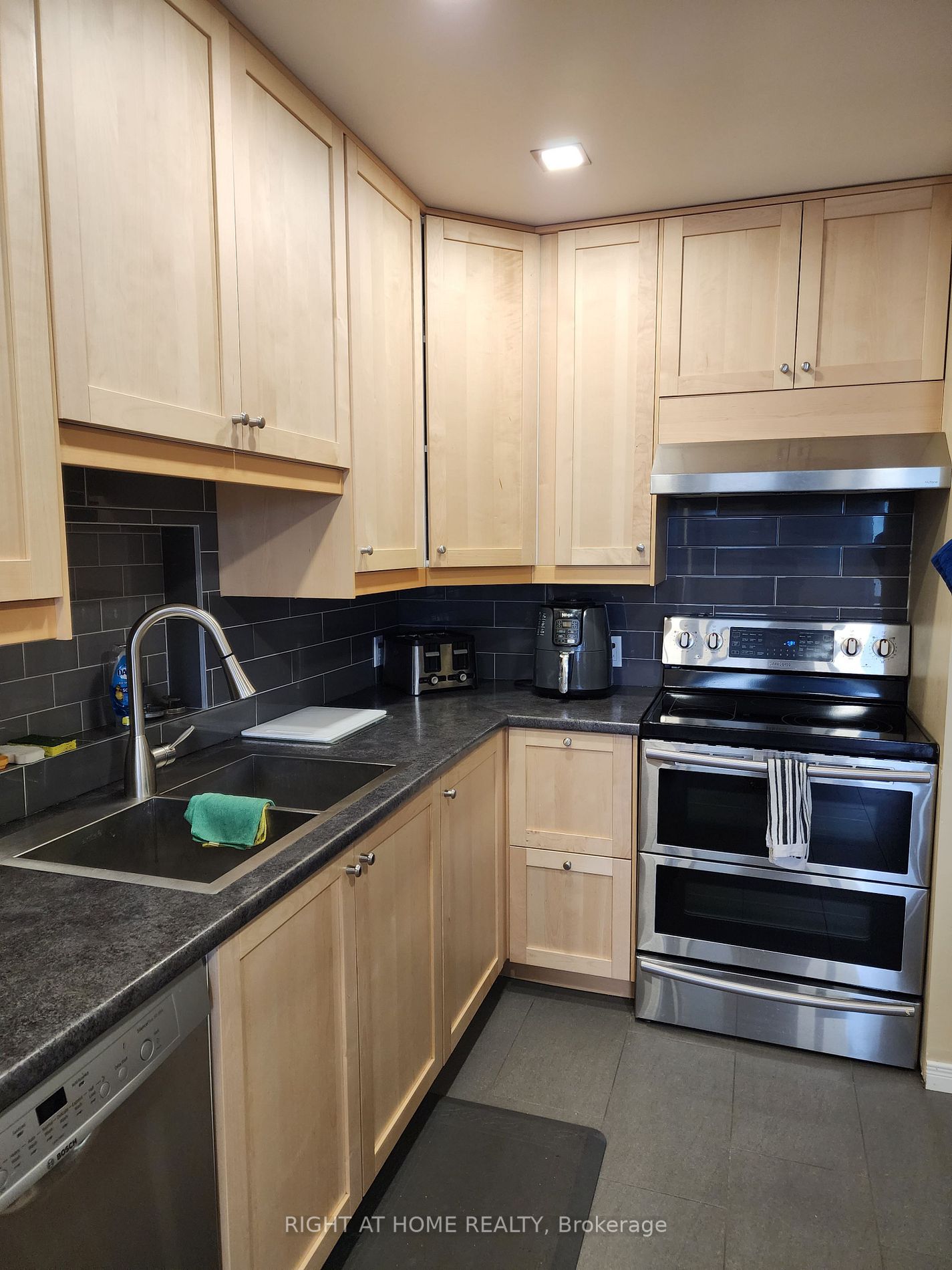 215 Glenridge Ave, #801