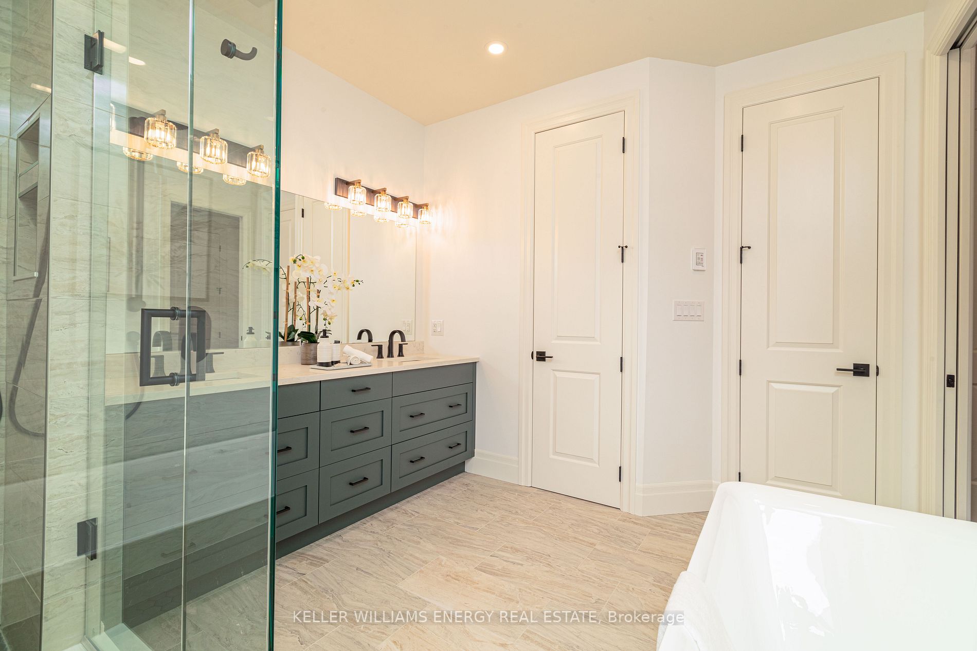 125 Villeneuve Dr