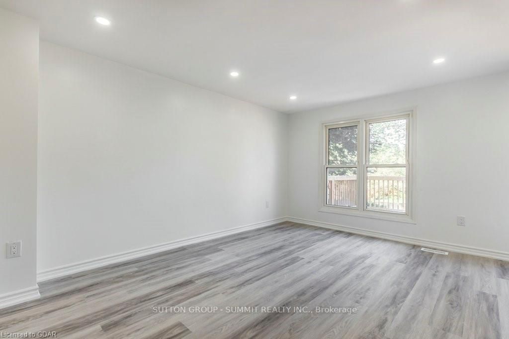 2 Grandridge Crescent
