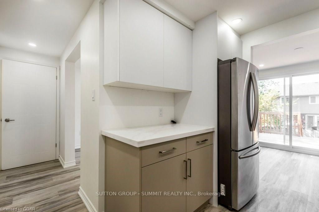 2 Grandridge Crescent