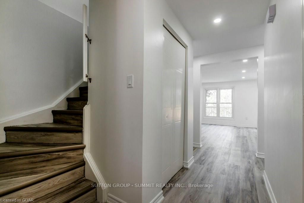 2 Grandridge Crescent