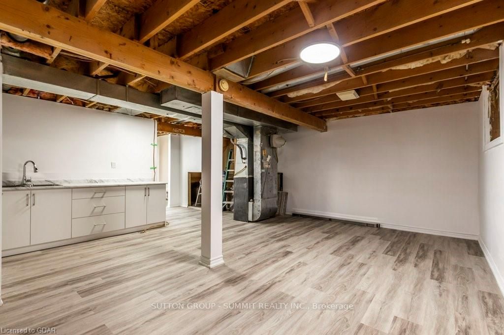 2 Grandridge Crescent