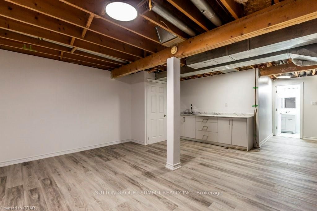 2 Grandridge Crescent