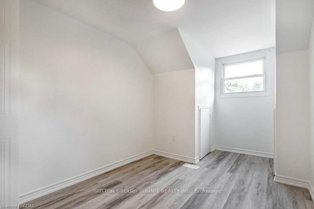 2 Grandridge Crescent