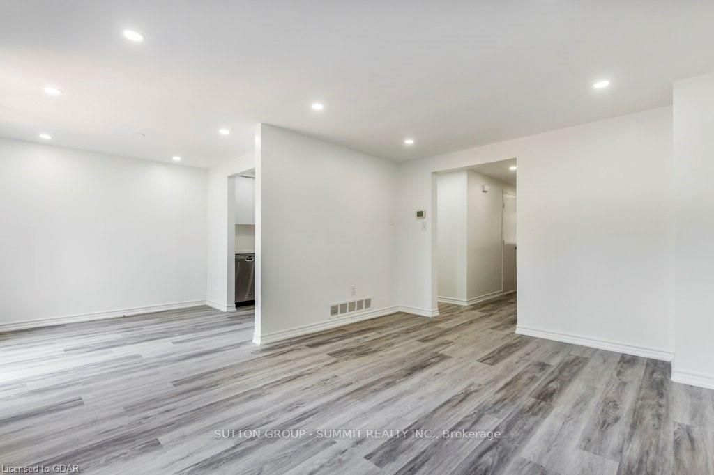 2 Grandridge Crescent