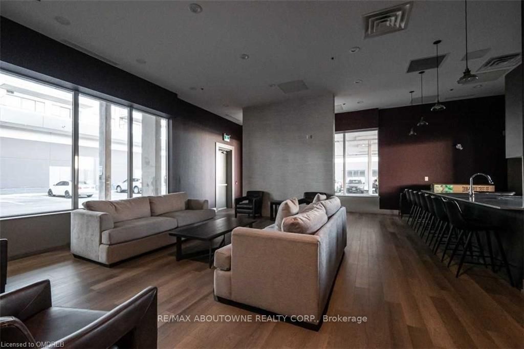 550 North Service Rd, #512