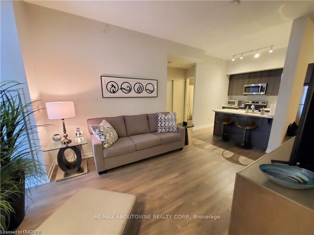 550 North Service Rd, #512