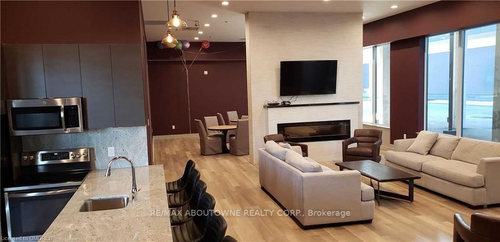 550 North Service Rd, #512