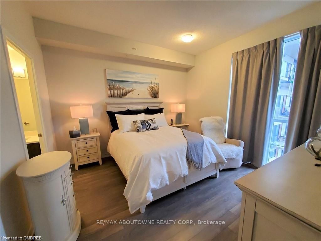 550 North Service Rd, #512