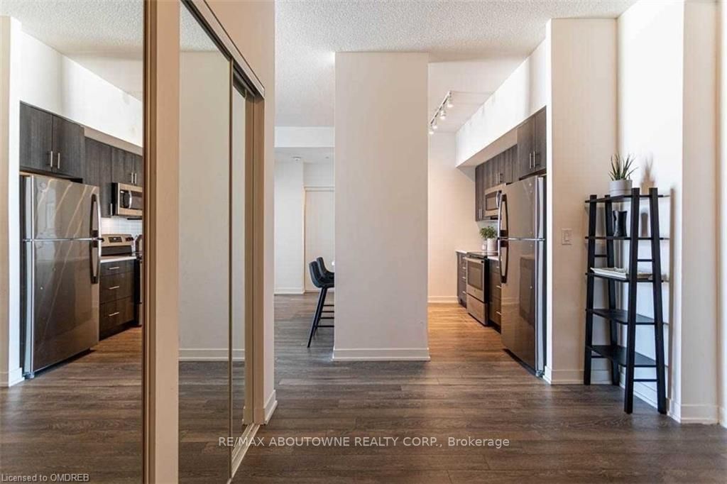 550 North Service Rd, #512