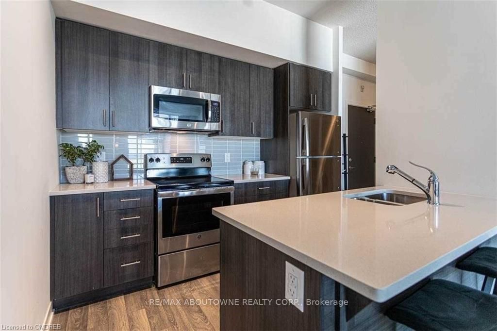 550 North Service Rd, #512