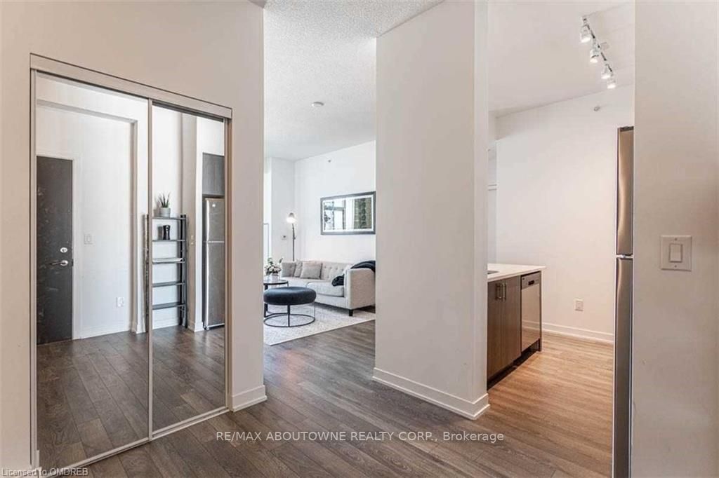 550 North Service Rd, #512