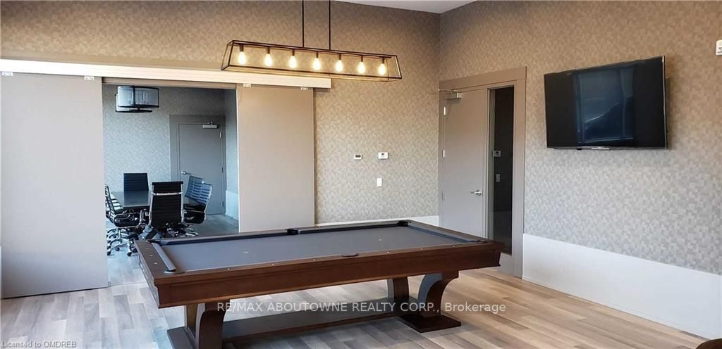 550 North Service Rd, #512