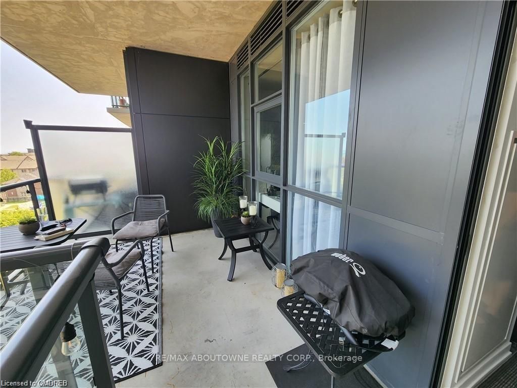 550 North Service Rd, #512
