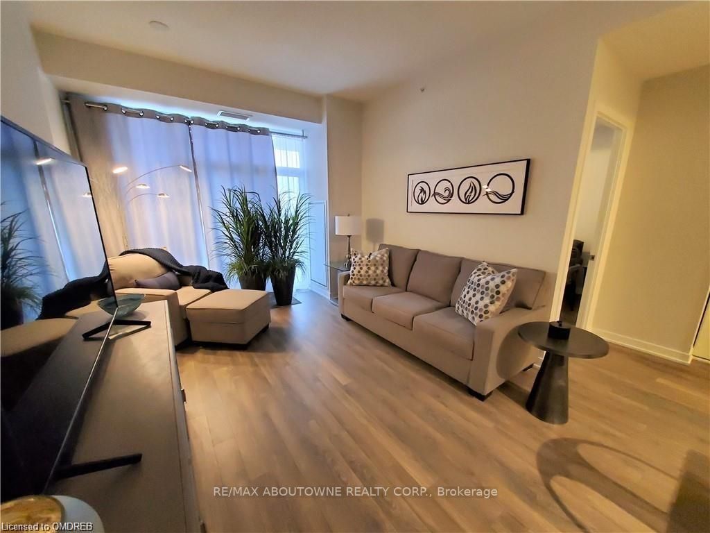 550 North Service Rd, #512
