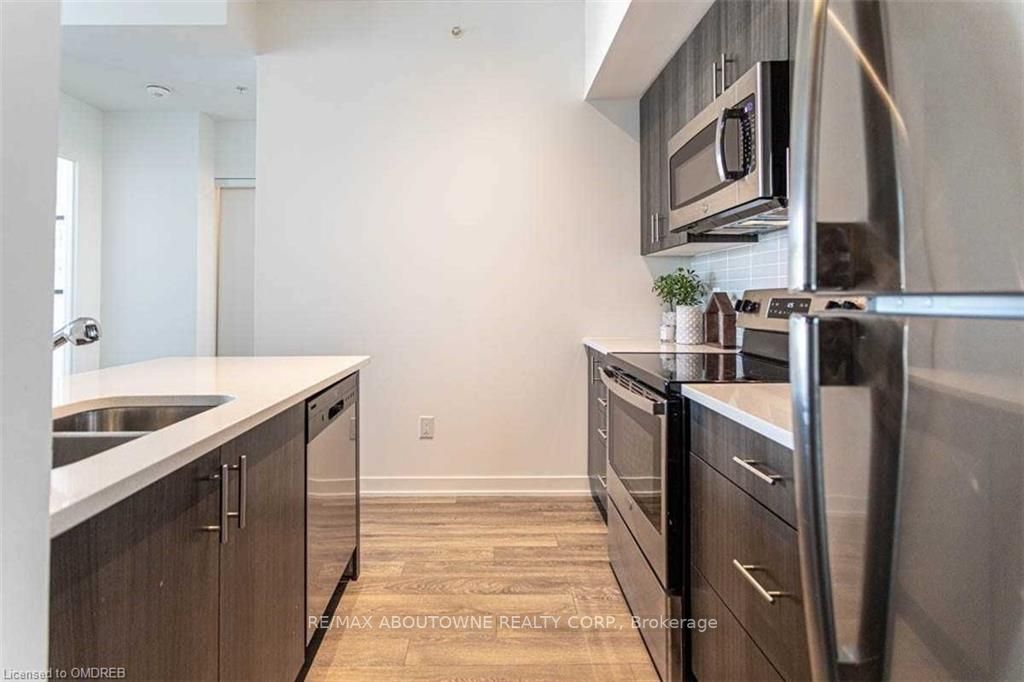 550 North Service Rd, #512