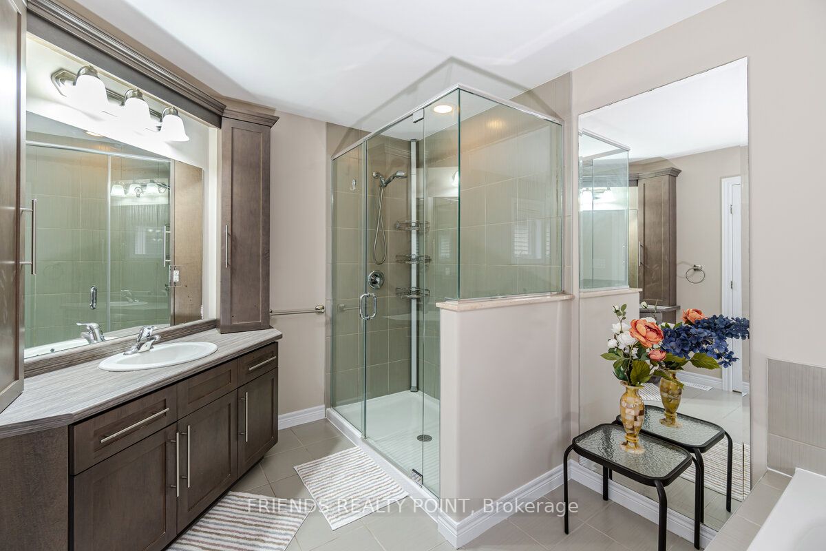 55 Thornbury Crt